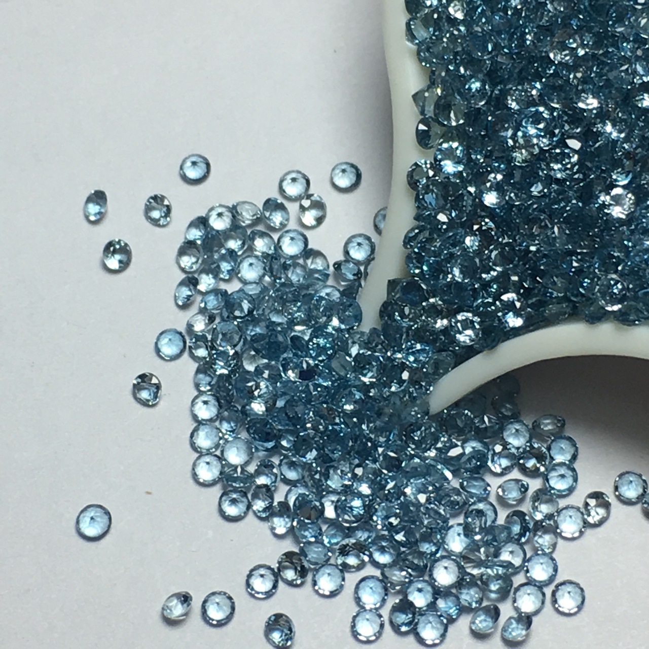 Natural London Blue Topaz Round 1-5MM Blue Topaz Faceted Diamond cabochons Small Accessories